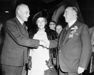 Jeanne St. Laurent with her husband and Mackenzie King at the National Liberal Convention