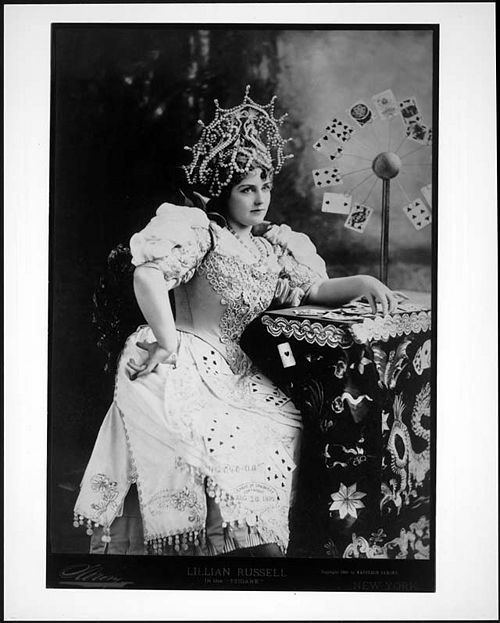 500px-1895-Lillian_Russell_in_costume.jpg