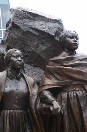 Edmonson Sisters sculpture